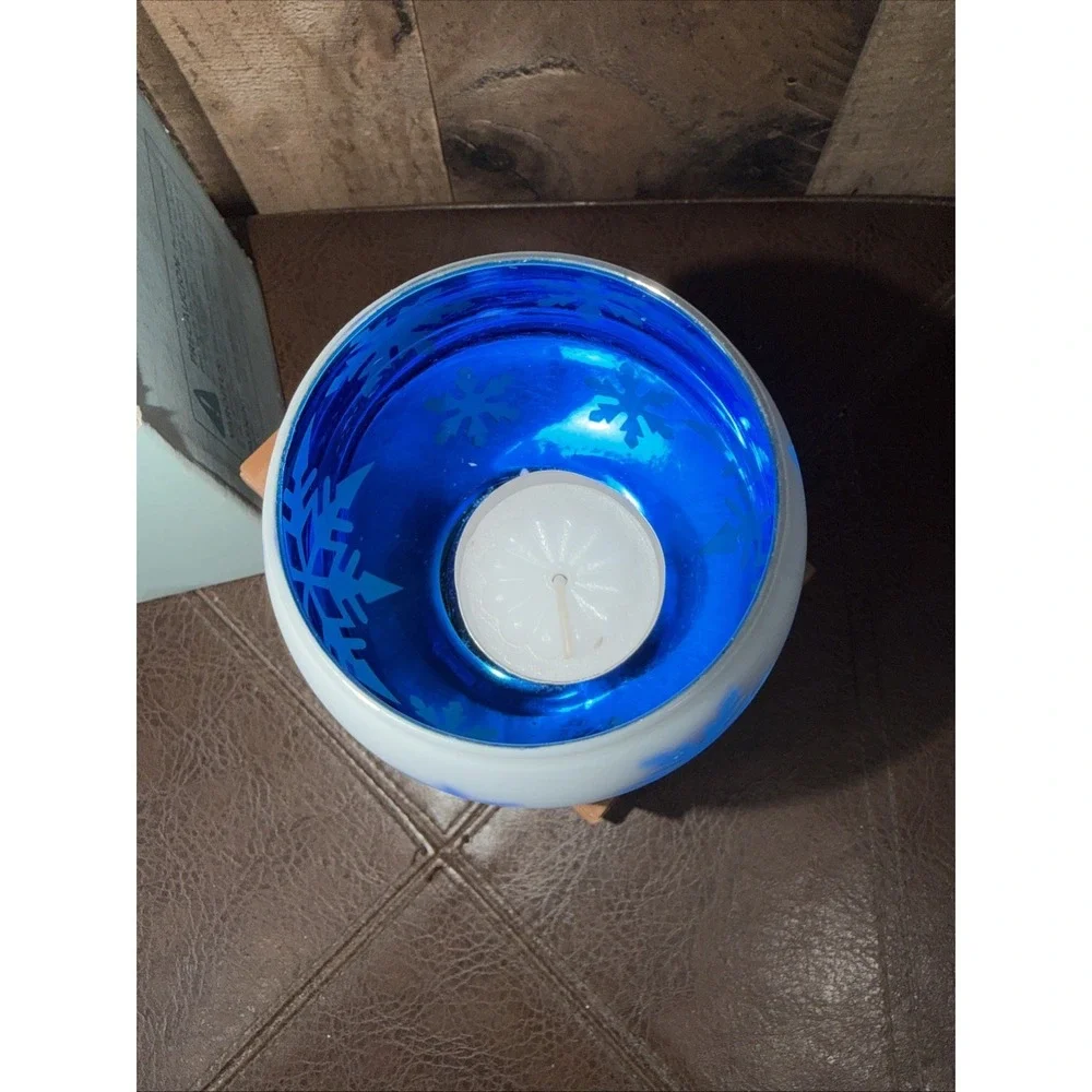 PartyLite P8676U Snowflake Tealight Votive Candle Holder Frosted Blue White - Picture 3 of 13